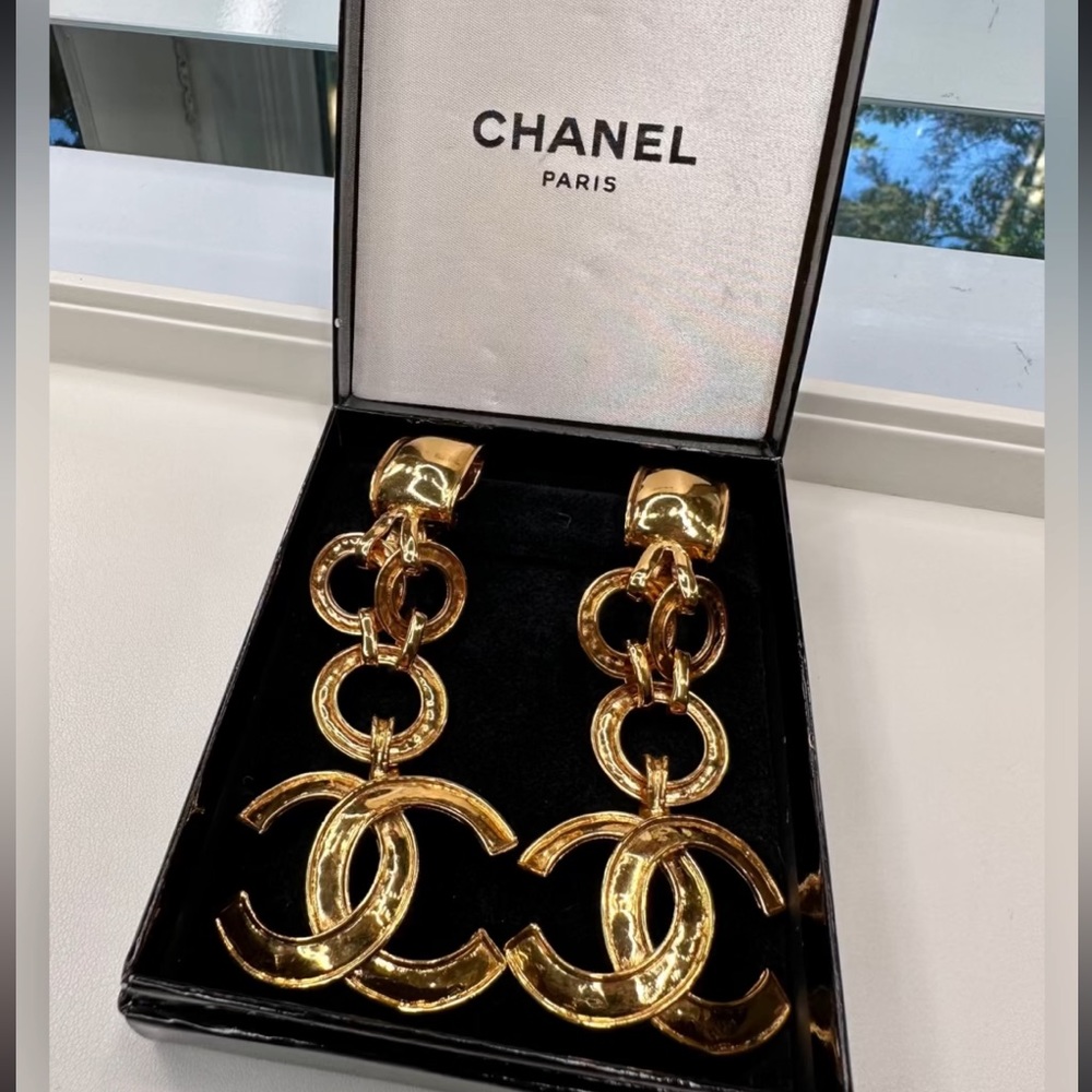 Chanel 94p statement cc logo shoulder duster earrings rare